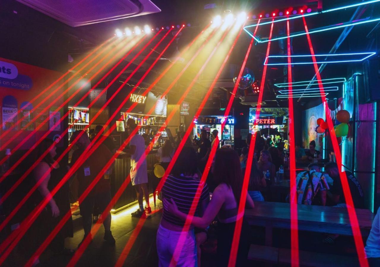 Mad Monkey Hanoi Hostel エクステリア 写真
